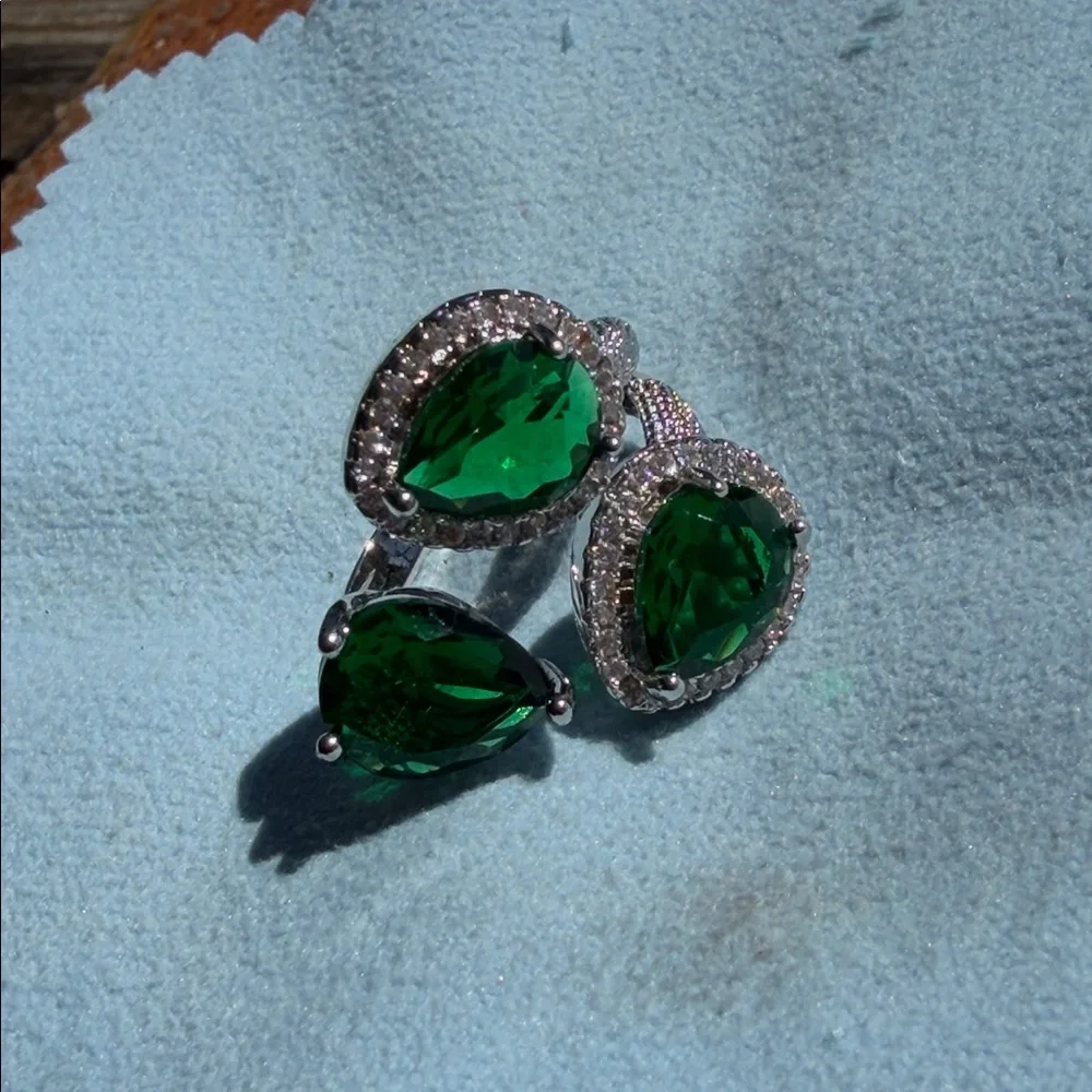 Emerald Green Teardrop Ring with Silver Accents